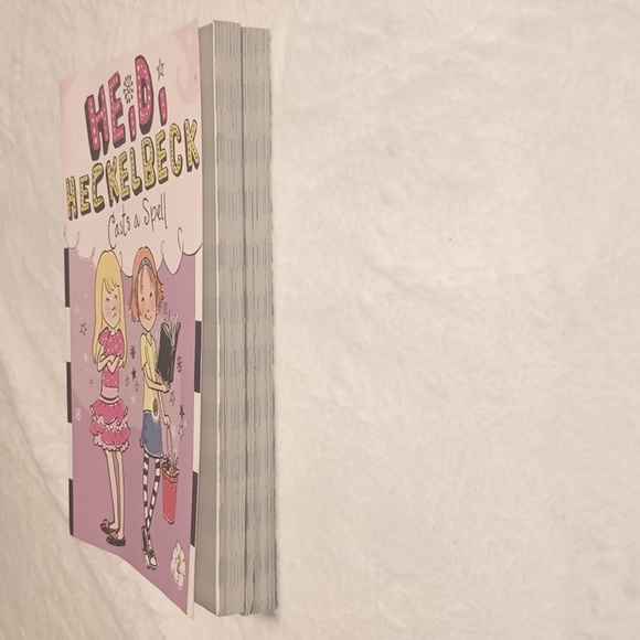 Heidi Heckelbeck Set of 2 soft cover books - Picture 7 of 13